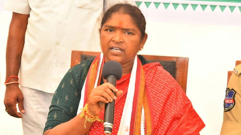 Minister Seethakka : బ్యాంకులకు మహిళా సంఘాల ద్వారా 98 శాతం రీపేమెంట్