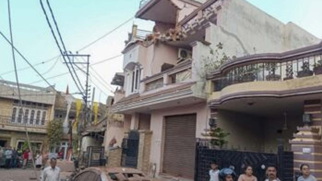 India Pak War: శ్రీ నగర్‌లో మళ్లీ పేలుళ్లు.. దాల్ సరస్సులో మిస్సైల్ కలకలం.!