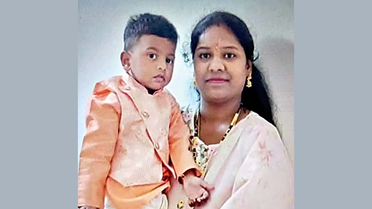 Hyderabad: ఇంట్లో చోరీకి గురైన బంగారు ఆభరణాలు దొరకలేదని.. కొడుకుతో సహా తల్లి..