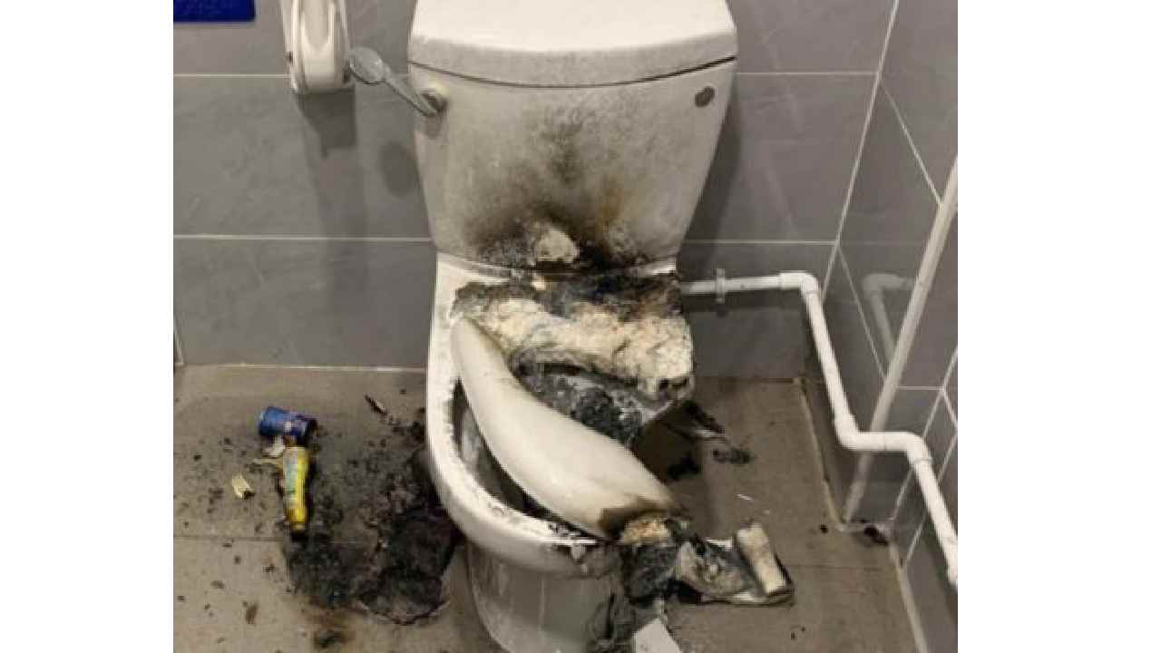 Toilet seat explode: టాయ్‌లెట్ సీట్ పేలి వ్యక్తికి తీవ్రగాయాలు.. అసలు ఎందుకు ఇలా జరిగింది..?