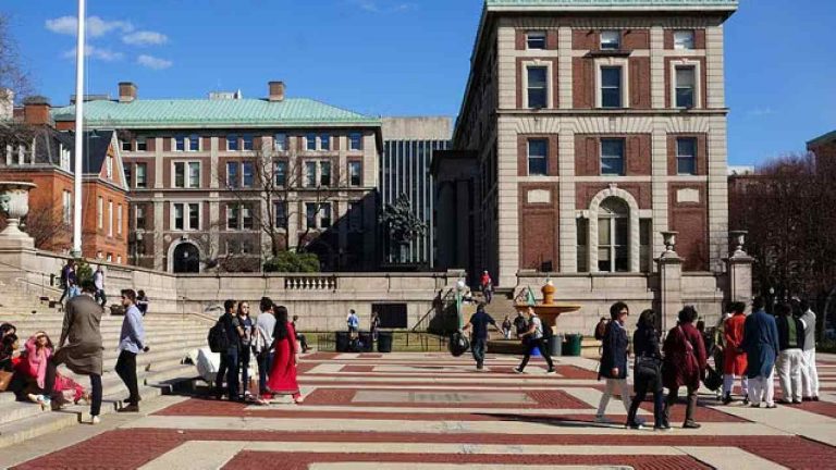 Indian Students: క్లాసులకు రాకుంటే వీసా రద్దు.. భారత విద్యార్థులకు అమెరికా హెచ్చరిక..