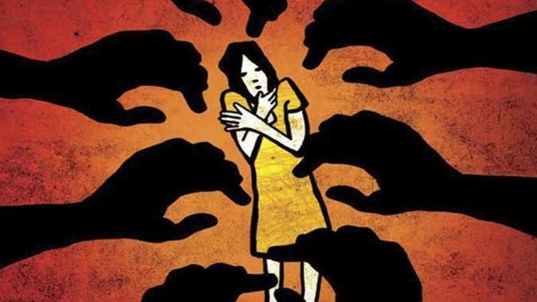 Hyderabad: బరితెగించిన కామాంధులు.. భర్త కళ్లెదుటే..