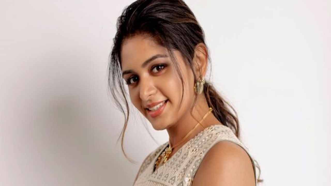 Aditi Shankar: ఆఫర్లు కావలెను!