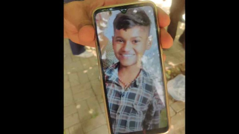 Air India Crash: విషాదం.. అమ్మకు భోజనం తీసుకెళ్లిన కొడుకు మృతి..