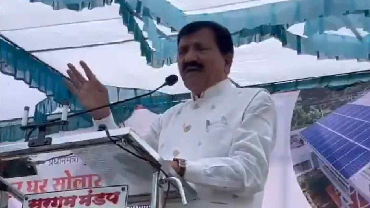 BJP MLA: ‘‘మా వల్లే మీకు బట్టలు, చెప్పులు, ఫోన్లు’’.. బీజేపీ ఎమ్మెల్యే వివాదాస్పద వ్యాఖ్యలు..