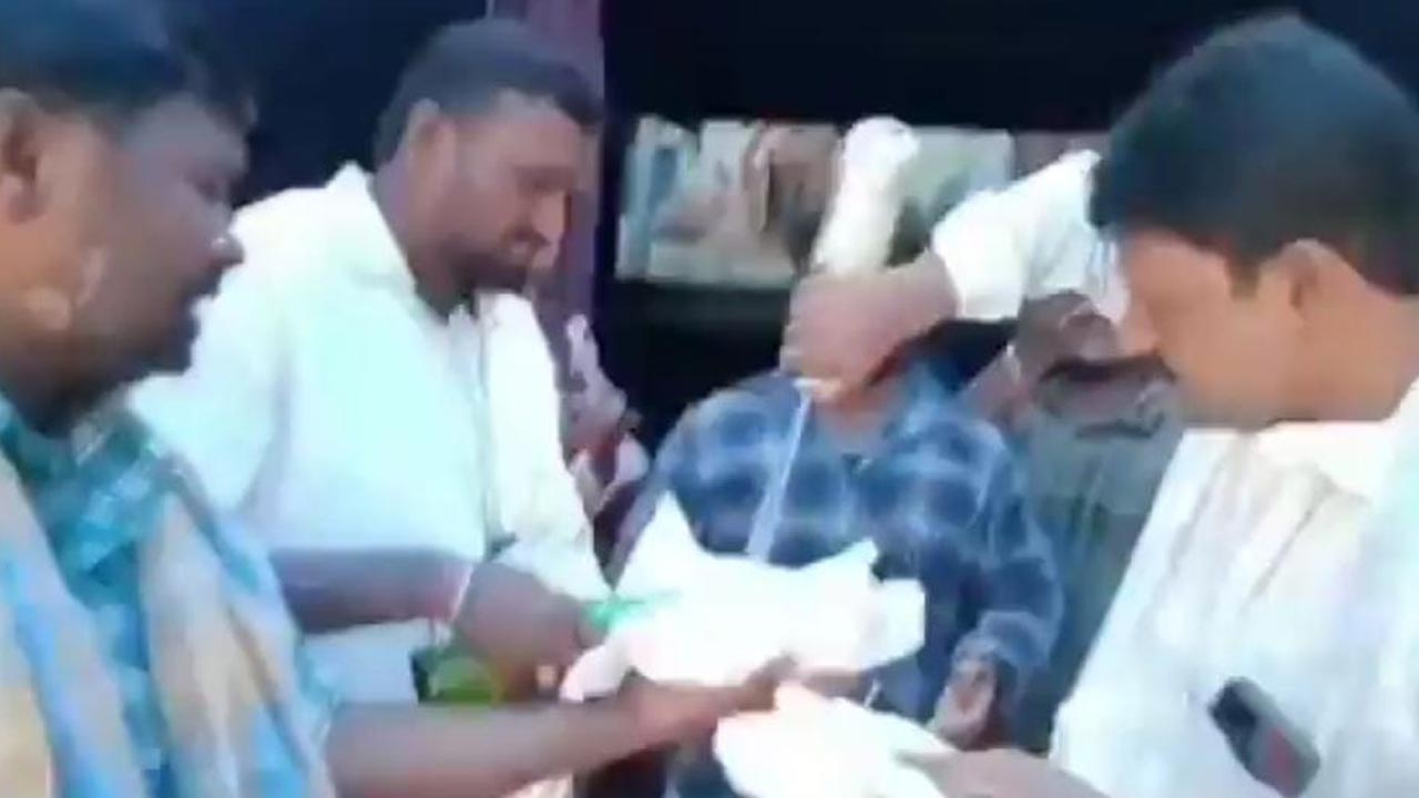 Balakrishna Fans : థియేటర్లోకి బీర్, ఇడ్లీ.. బాలయ్య ఫ్యాన్స్ హంగామా