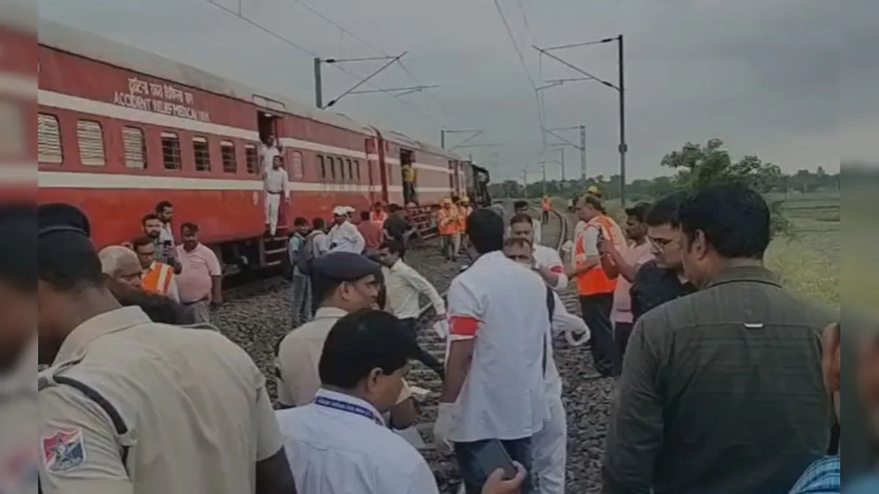Bihar Train Accident: బీహార్‌లో రైలు ప్రమాదం.. రైల్వే ట్రాలీని ఢీకొట్టిన ఎక్స్‌ప్రెస్..