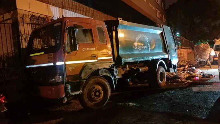 Bengaluru: చెత్త లారీలో మహిళ మృతదేహం..