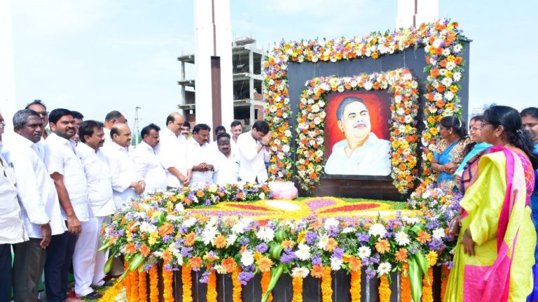 Devineni Avinash: నెహ్రూ రాజకీయ జన్మనిస్తే.. వైఎస్ జగన్ పునర్జన్మ ఇచ్చారు!