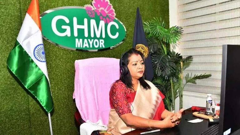 GHMC Mayor: మేయర్ గద్వాల విజయలక్ష్మీకి ఫోన్⁬లో వేధింపులు..