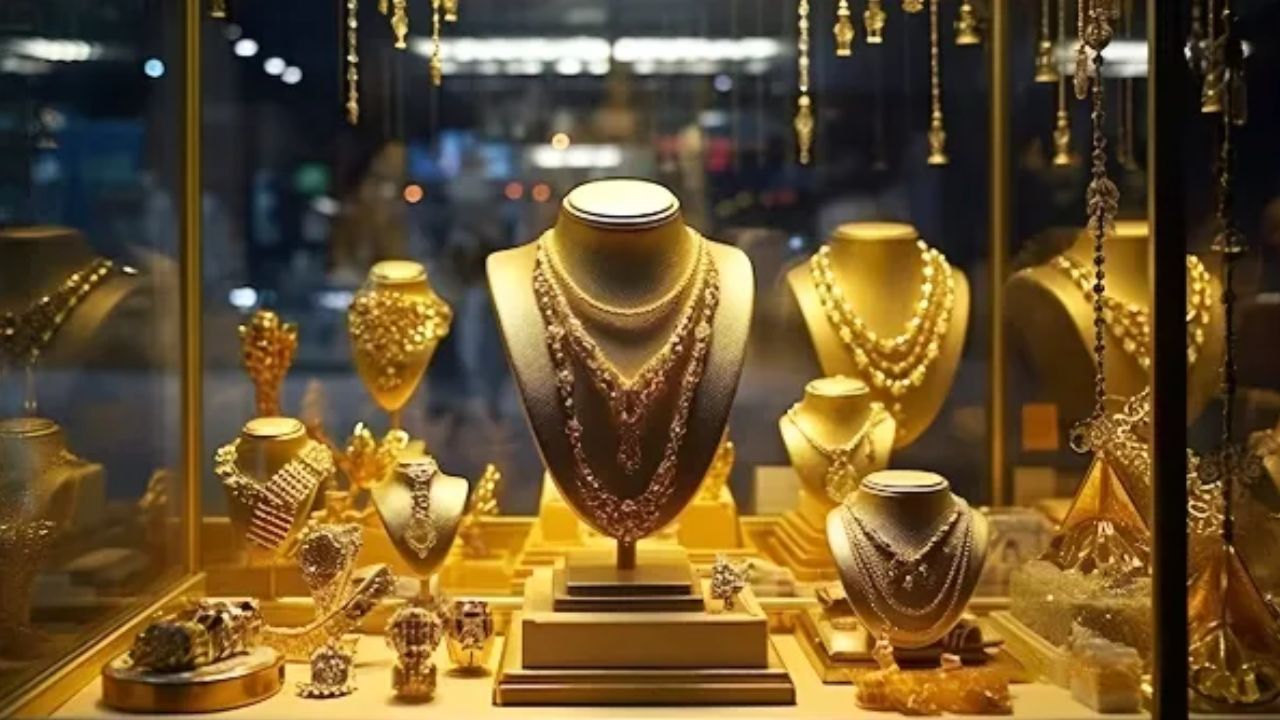 Gold Rate Today: భారీగా తగ్గిన బంగారం ధరలు.. హైదరాబాద్‌లో తులం ఎంతంటే?
