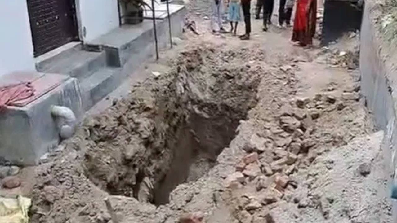 Haryana: హర్యానాలో దారుణం.. కోడలిపై మామ హత్యాచారం.. ఇంటి ముందే..!