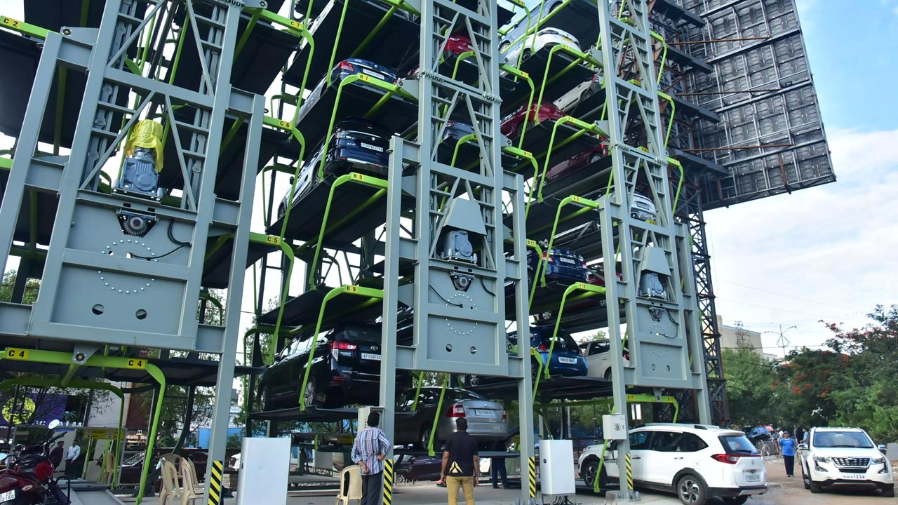 Multi Level Parking : ఒకేసారి 72 కార్ల పార్కింగ్.. కేబీఆర్ పార్క్ వద్ద కొత్త టెక్నాలజీ..