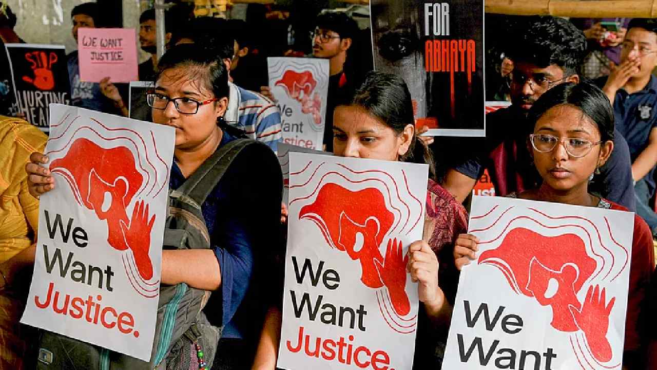 Kolkata law student case: కాళ్లు పట్టుకున్నా కనికరించలేదు.. పెళ్లి తిరస్కరించినందుకు లా విద్యార్థినిపై గ్యాంగ్ రేప్..