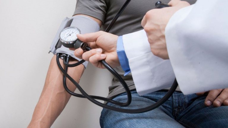 Blood Pressure: రోజూ తగినంత నీళ్లు తాగితే రక్తపోటు తగ్గుతుందా..? పరిశోధనలో కీలక విషయాలు..