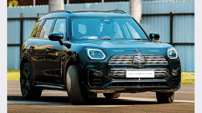 Mini Countryman Electric JCW: మినీ కంట్రీమ్యాన్ ఎలక్ట్రిక్ విడుదల.. సింగిల్ ఛార్జ్ తో 462KM రేంజ్