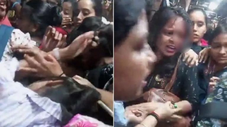 Mumbai: రన్నింగ్ ట్రైన్‌లో డోర్ దగ్గర నిలబడి.. రక్తం వచ్చేలా కొట్టుకున్న యువతులు(వీడియో)