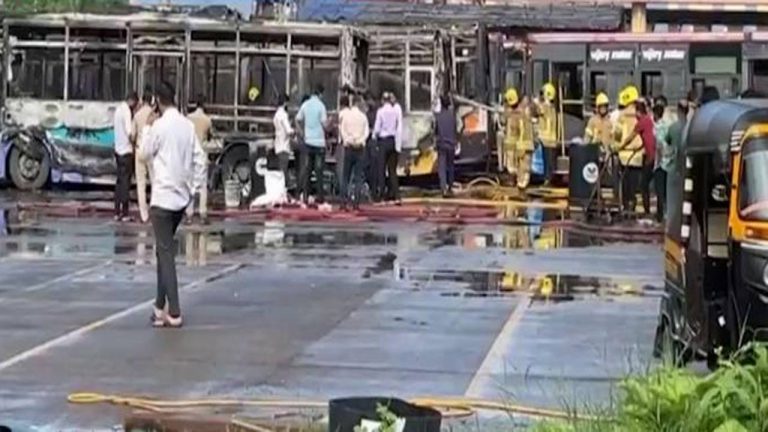 Mumbai: బస్ డిపోలో భారీ అగ్నిప్రమాదం.. 3 బస్సులు దగ్ధం