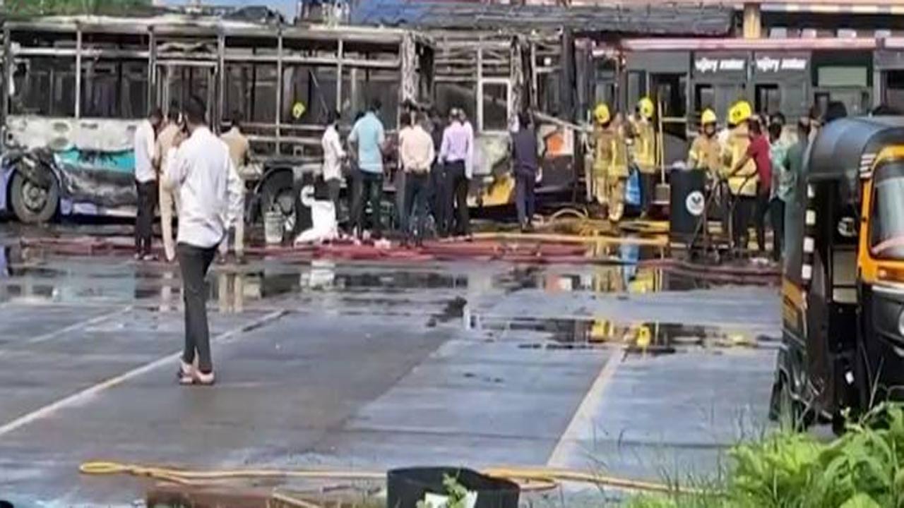 Mumbai: బస్ డిపోలో భారీ అగ్నిప్రమాదం.. 3 బస్సులు దగ్ధం