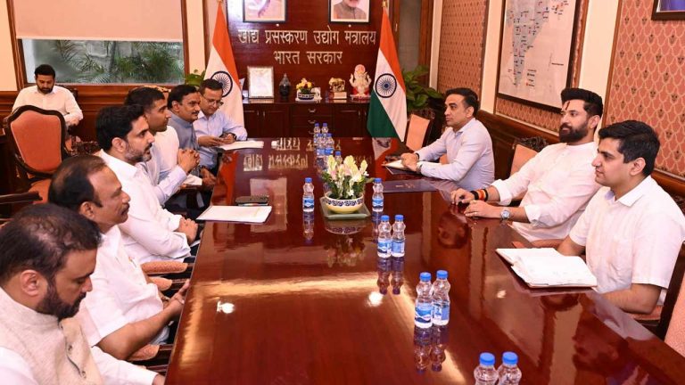 Nara Lokesh Meet Chirag Paswan: చిరాగ్ పాశ్వాన్‌తో మంత్రి లోకేష్ భేటీ.. ఫుడ్ ప్రాసెసింగ్ యూనిట్ల అభివృద్ధికి సహకరించండి..