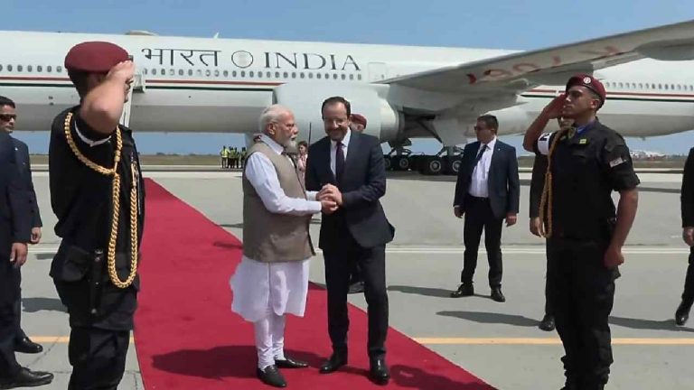 PM Modi: సైప్రస్ చేరుకున్న ప్రధాని మోడీ.. స్వయంగా అధ్యక్షుడి స్వాగతం.. ఈ చిన్న దేశానికి ఎంతో ప్రాధాన్యత..