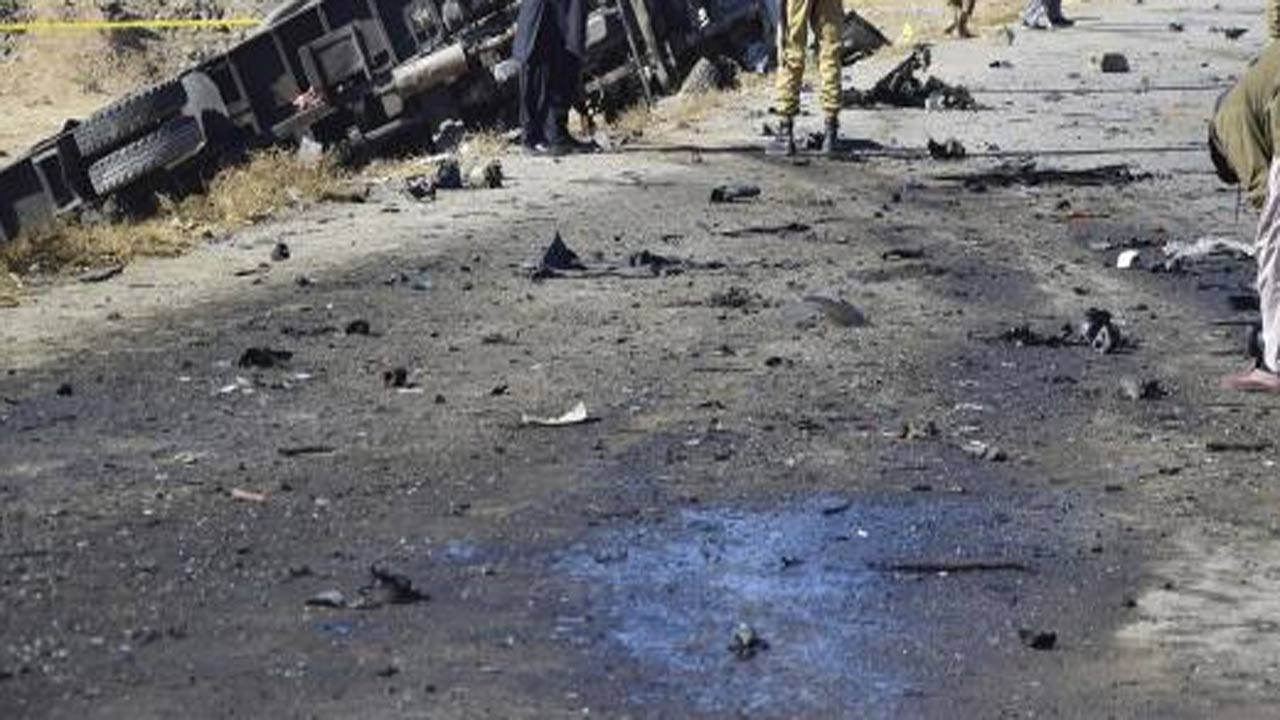 Pakistan: పాకిస్థాన్‌లో ఆత్మాహుతి దాడి.. 13 మంది సైనికులు మృతి