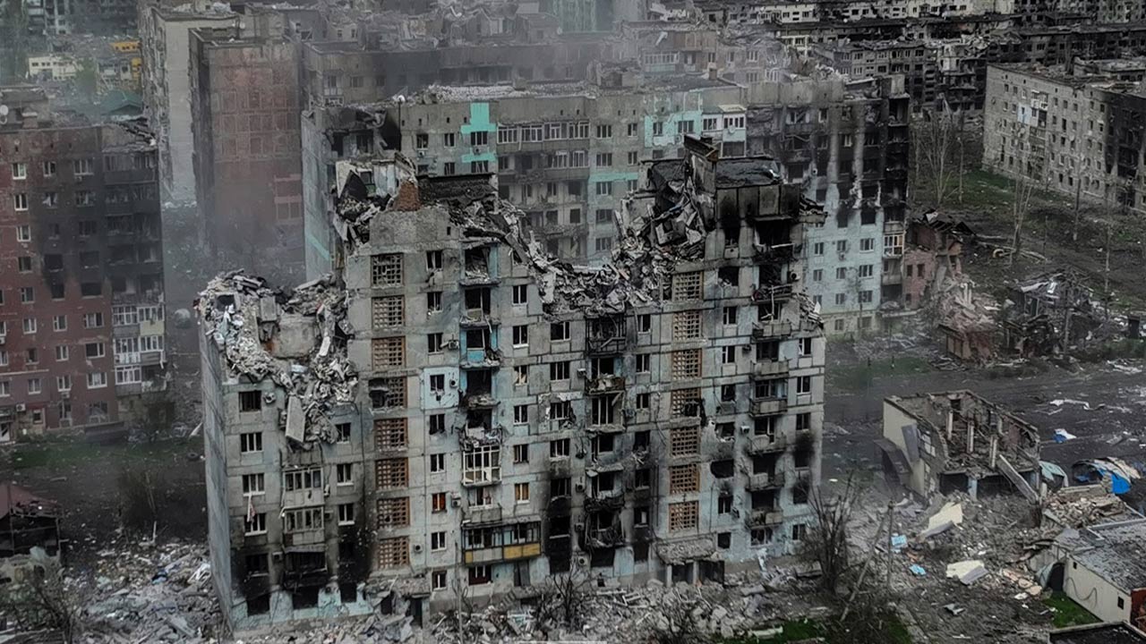 Russia-Ukraine: ఉక్రెయిన్‌పై రష్యా భీకర దాడులు.. 10 మంది మృతి.. భారీ భవంతులు ధ్వంసం