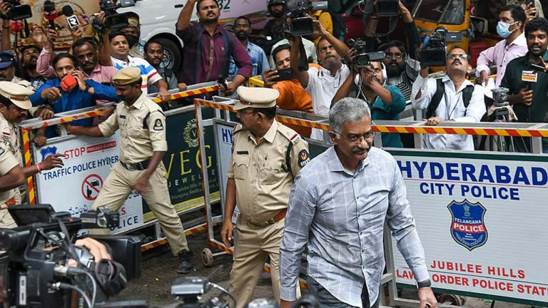 Phone Tapping Case: ఫోన్ ట్యాపింగ్ కేసులో సంచలన విషయాలు.. నేడు సిట్ విచారణకు ప్రభాకర్ రావు..