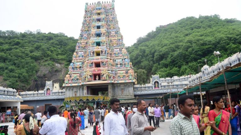 Kanakadurgamma Temple: ఇంద్రకీలాద్రిపై వారాహి నవరాత్రులు.. ఆషాడ సారె సమర్పణకు ఏర్పాట్లు!
