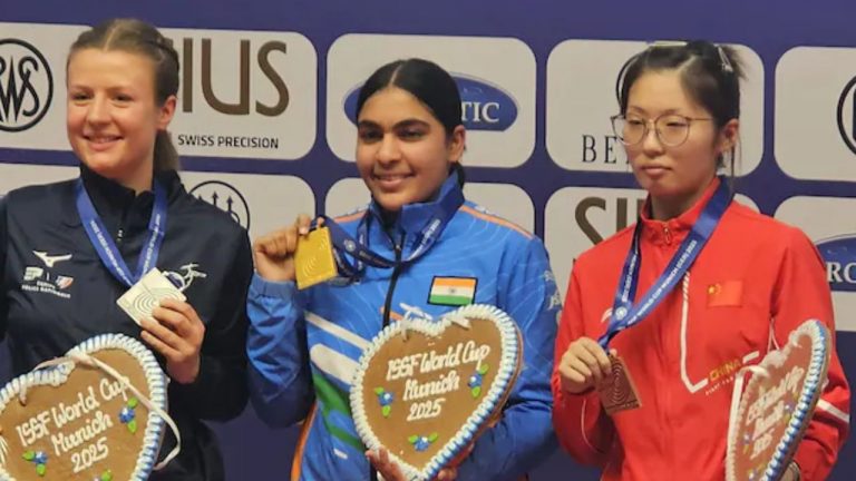 Suruchi Singh: ఐఎస్‌ఎస్‌ఎఫ్ ప్రపంచకప్‌లో హ్యాట్రిక్ గోల్డ్ ను సాధించిన సురుచీ సింగ్..!