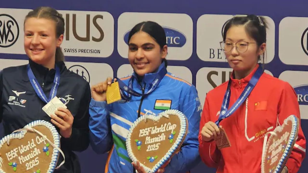 Suruchi Singh: ఐఎస్‌ఎస్‌ఎఫ్ ప్రపంచకప్‌లో హ్యాట్రిక్ గోల్డ్ ను సాధించిన సురుచీ సింగ్..!
