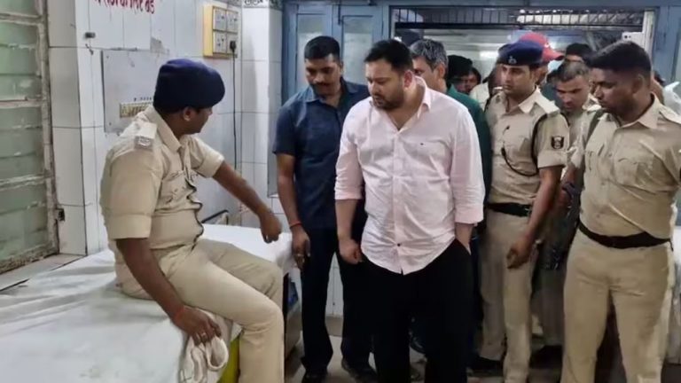 Tejashwi Yadav: తృటిలో తప్పించుకున్న తేజస్వి యాదవ్.. ముగ్గురు భద్రతా సిబ్బంది గాయాలు..