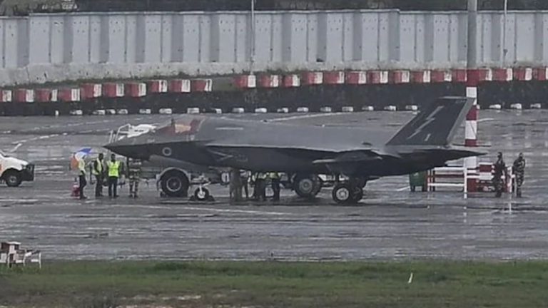 Thiruvananthapuram: F-35 యుద్ధవిమానం అత్యవసర ల్యాండింగ్..!