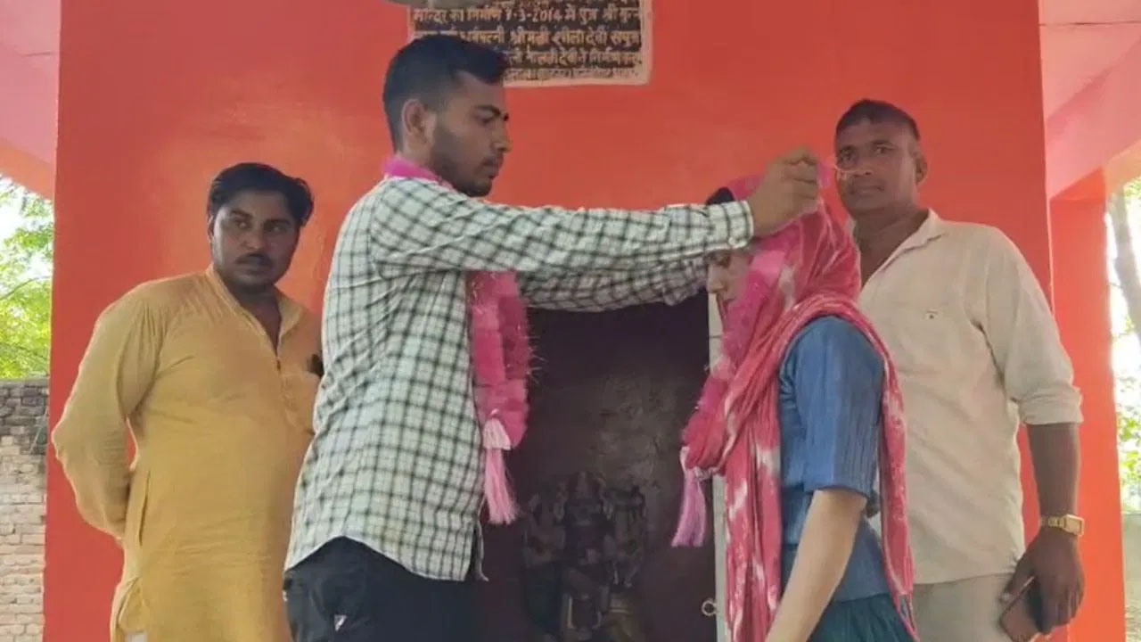 UP: పొలంలో రహస్యంగా కలిసిన ప్రేమికులను రెడ్ హ్యాండెడ్‌ పట్టుకున్న గ్రామస్థులు.. కట్‌చేస్తే..