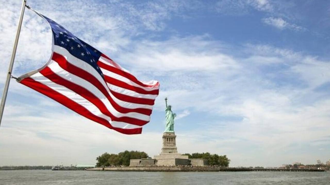 US: గ్రీన్ కార్డ్ లాటరీతో అమెరికాలో స్థిర నివాసం.. భారతీయలకు ఛాన్సుందా?