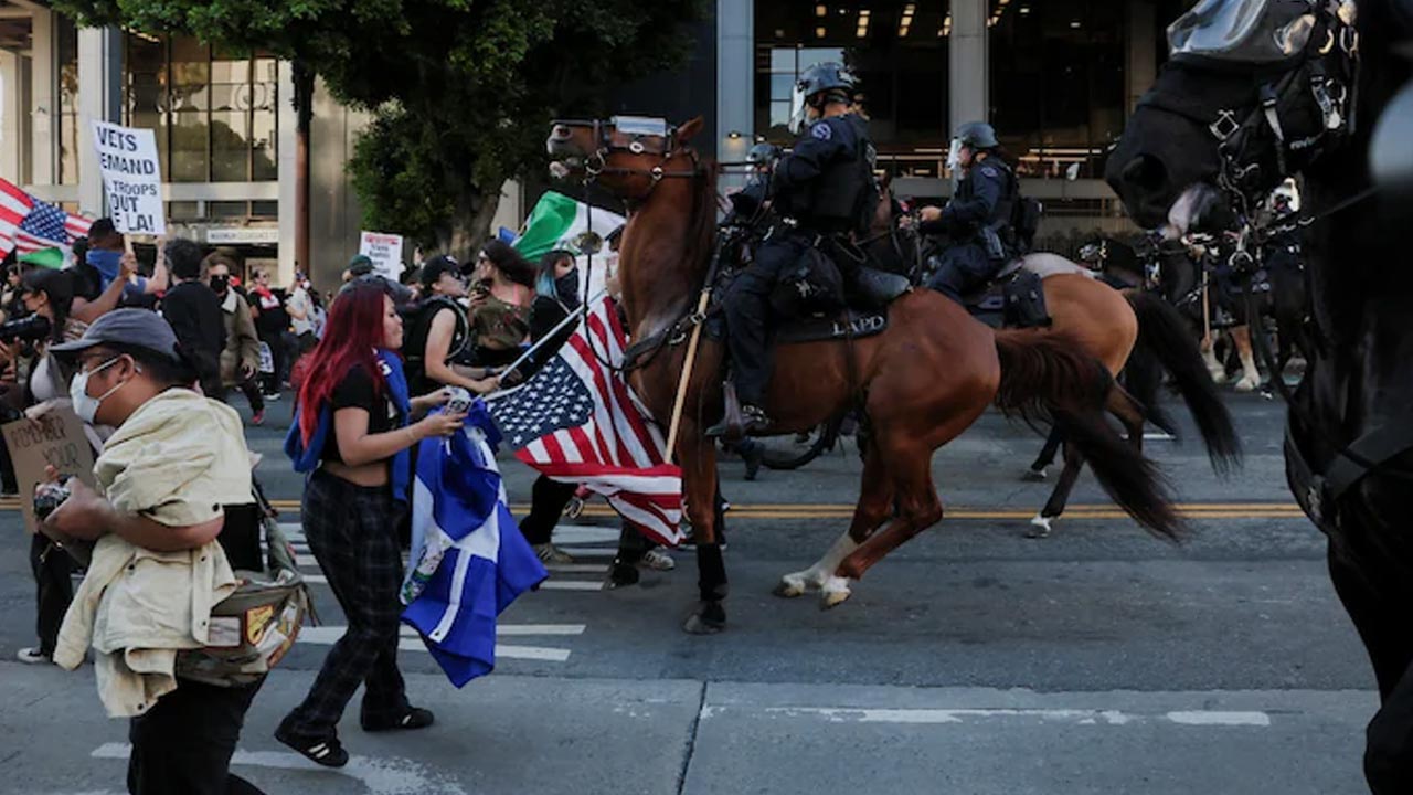 Los Angeles: లాస్ ఏంజిల్స్ లో ఉద్రిక్తత.. ఏకంగా 400 మంది అరెస్ట్
