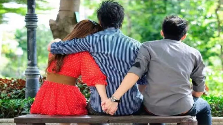 Illegal relationships : దాంపత్య బంధానికి పెనుభూతులవుతున్న వివాహేతర సంబంధాలు.. కారణాలు ఇవేనా..!