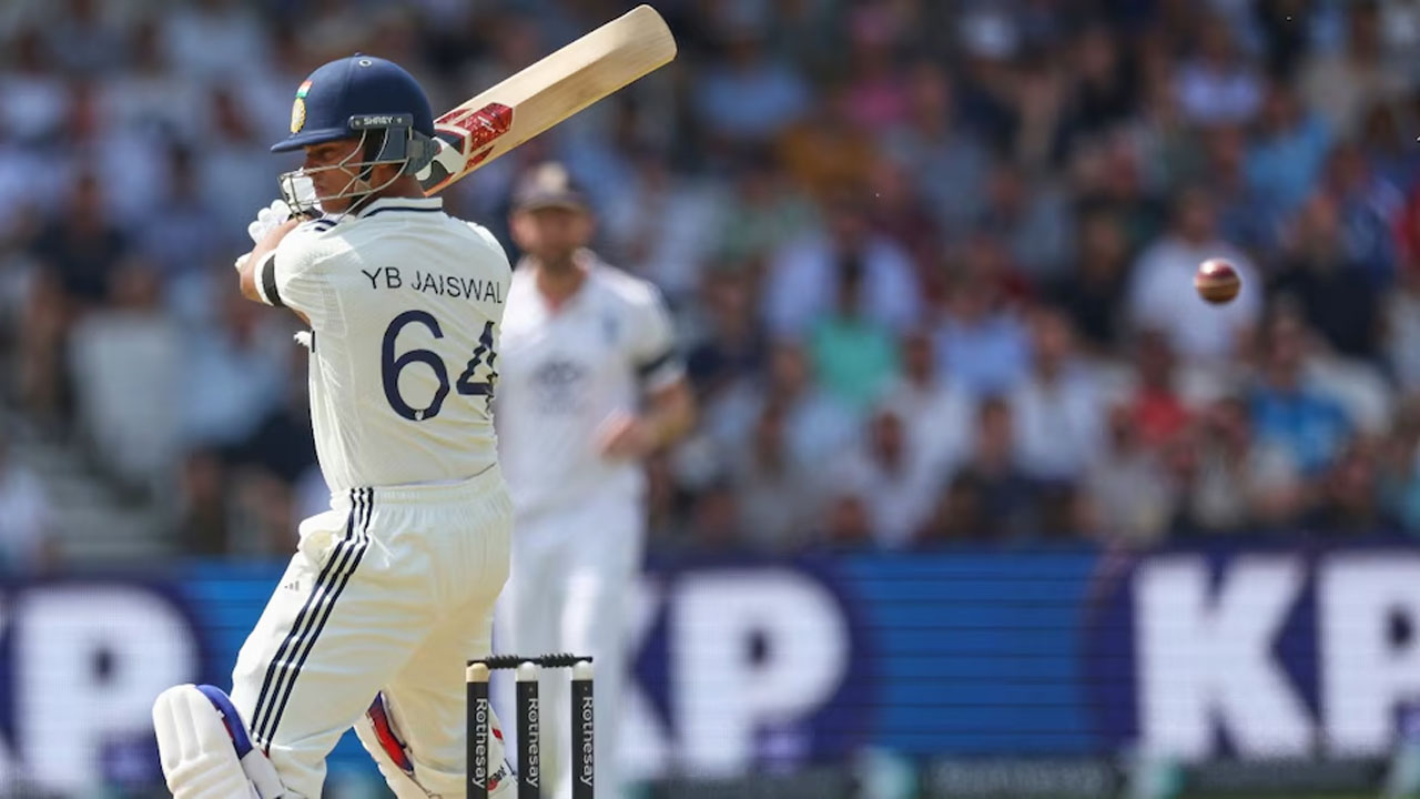 IND vs ENG: సెంచరీతో బౌలర్లకు చుక్కలు చూపించిన యశస్వి జైస్వాల్..రికార్డుల మోత..!