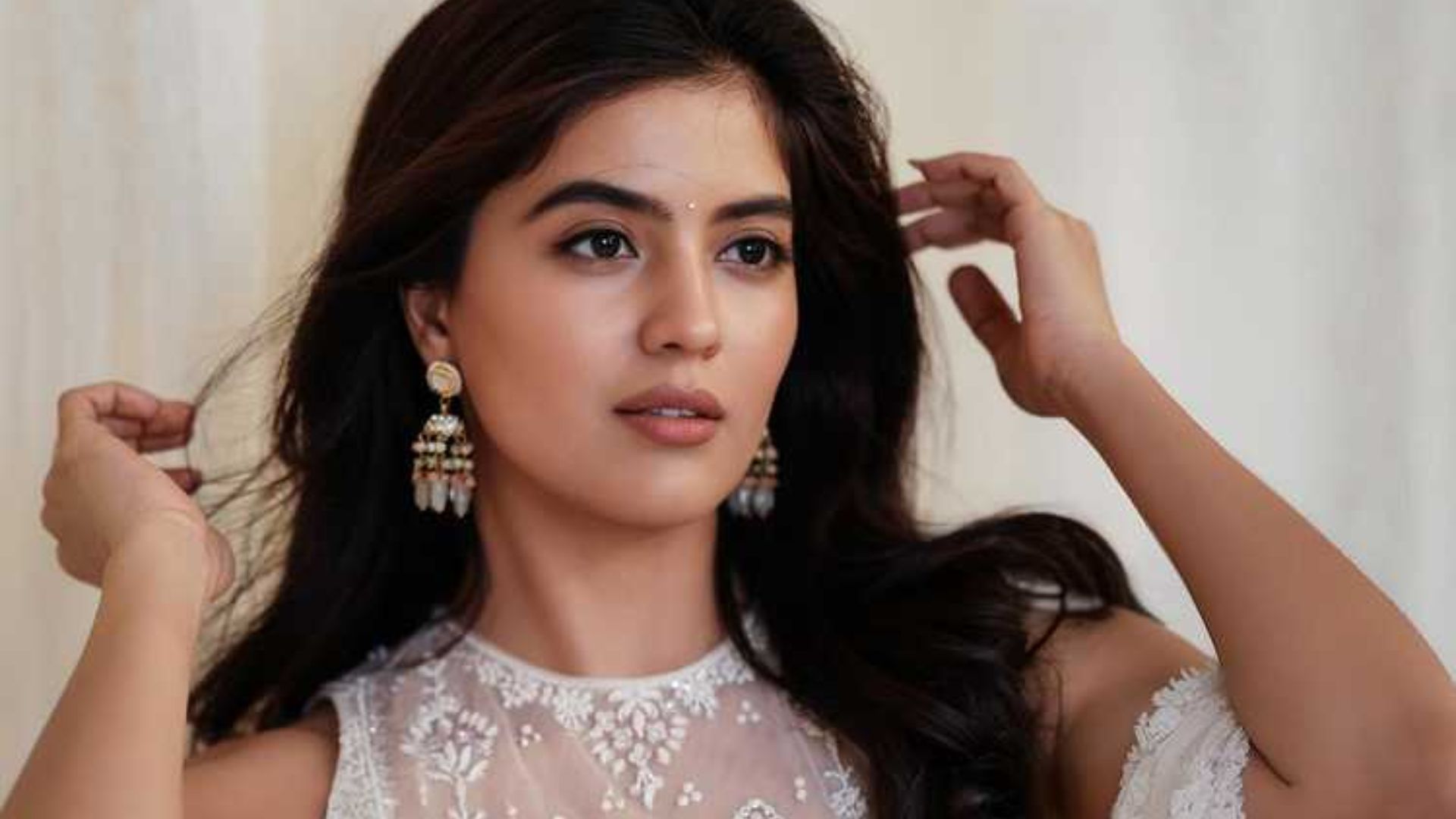 Amritha Aiyer : స్టన్నింగ్ లుక్ లో దర్శనమిచ్చిన హనుమాన్ బ్యూటీ..