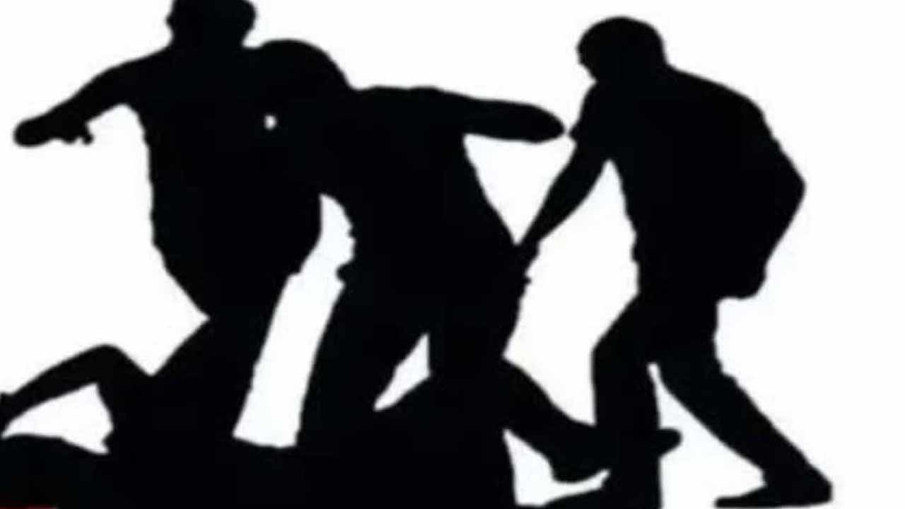 YSRCP vs TDP: టీడీపీకి చెందిన పెళ్లి బృందంపై వైసీపీ కార్యకర్తల దాడి..!