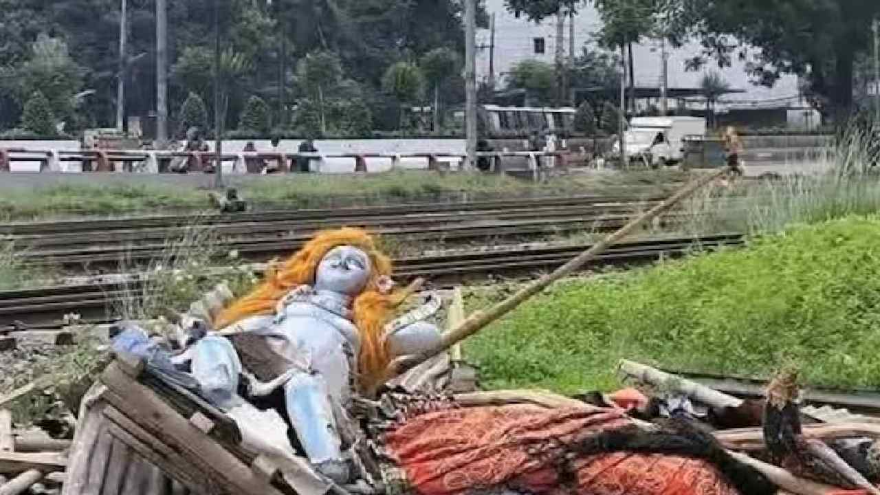 Bangladesh: ఢాకాలో దుర్గా మాత ఆలయం కూల్చివేత.. భారత్ నుంచి తీవ్ర స్పందన..