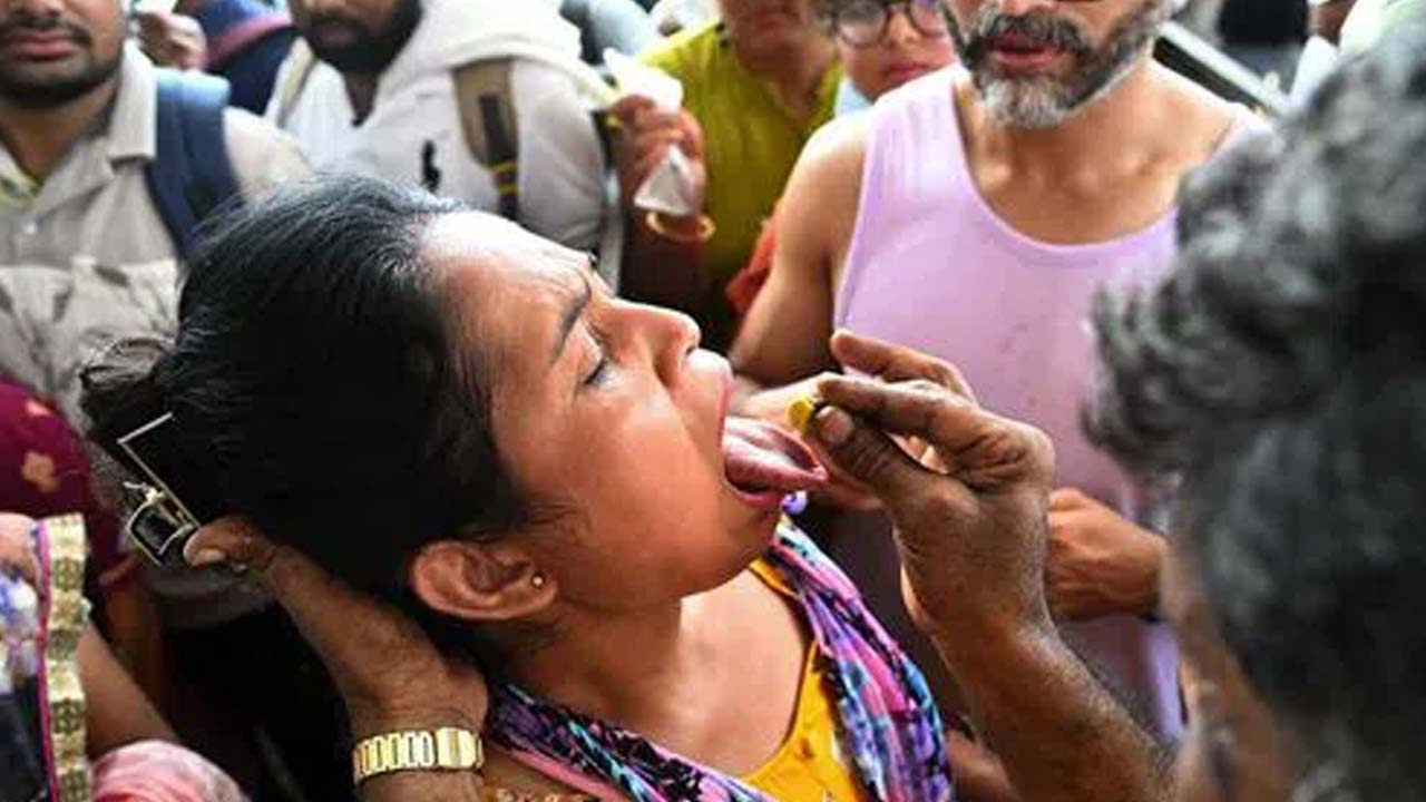 Nampally Exhibition Grounds: చేప ప్రసాదం పంపిణీకి సర్వం సిద్ధం.. చేప మందు కోసం వచ్చిన ఆస్తమా బాధితులు