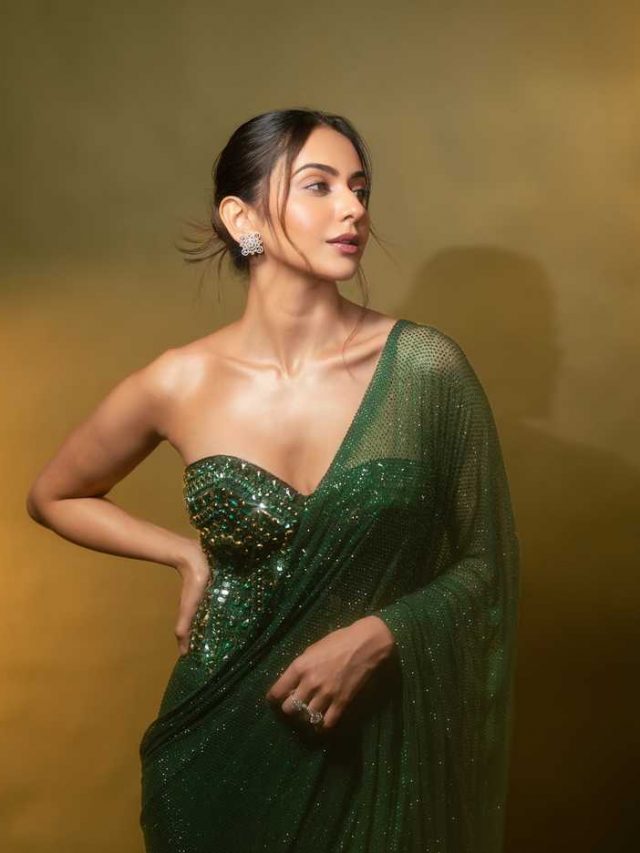 గ్రీన్ సారీ‌లో.. బోల్డ్ లుక్ లో రెచ్చిపోయిన రకుల్ ప్రీత్‌సింగ్