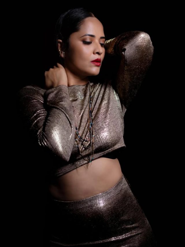 కుర్రాళ్లలో హీటు పెంచేస్తున్న గోల్డెన్ గర్ల్ అనసూయ.. తట్టుకోగలరా?