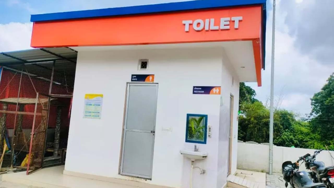 Kerala High Court: కేరళ హైకోర్టు కీలక నిర్ణయం.. ఇకపై సామాన్యులు పెట్రోల్ పంపుల వద్ద టాయిలెట్లను ఉపయోగించలేరు