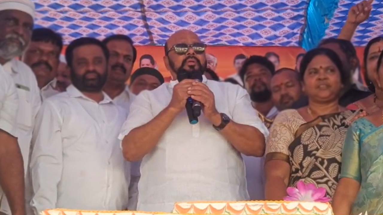 Konda Murali: సొంత పార్టీ నేతలనే టార్గెట్ చేసిన మాజీ ఎమ్మెల్సీ కొండా మురళి..