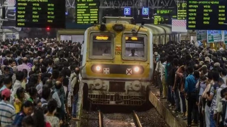 Train Accident: రైల్లో నుంచి జారిపడి ఐదుగురు మృతి