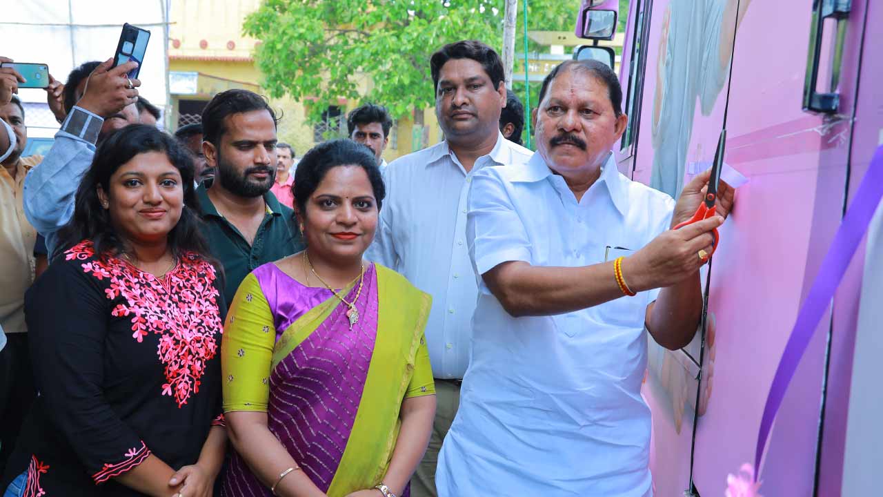 Oasis: ఒయాసిస్ జనని యాత్ర బస్‌ను ఆడోనిలో ప్రారంభించిన ఎమ్మెల్సీ డా. ఎ. మధుసూదన్