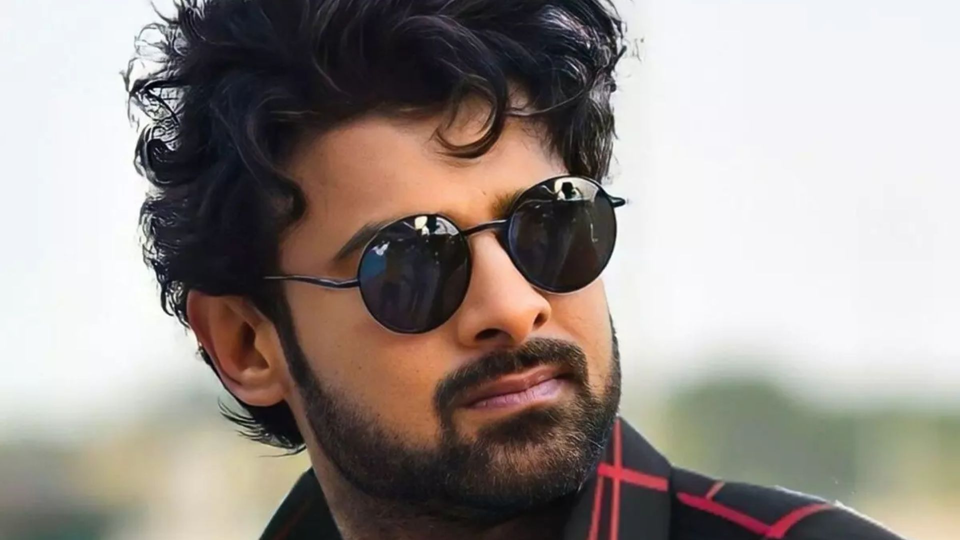 Rajasab : రెమ్యునరేషన్ తగ్గించిన ప్రభాస్..!