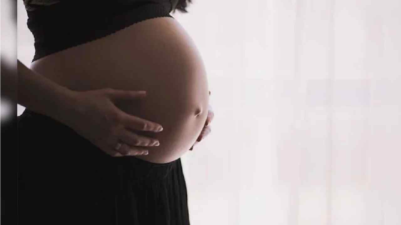 Pregnant Woman: మహరాష్ట్ర ఆస్పత్రిలో దారుణం.. గర్భిణీ పొత్తికడుపుపై యాసిడ్..